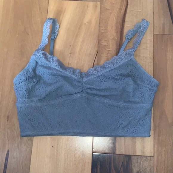 NWOT- GILLY HICKS UNLINED BRALETTE - SIZE SMALL - Picture 1 of 5